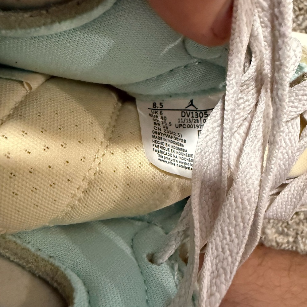 Nike Air Jordan 1 Mid Cream with Teal Accents - Picture 8 of 8
